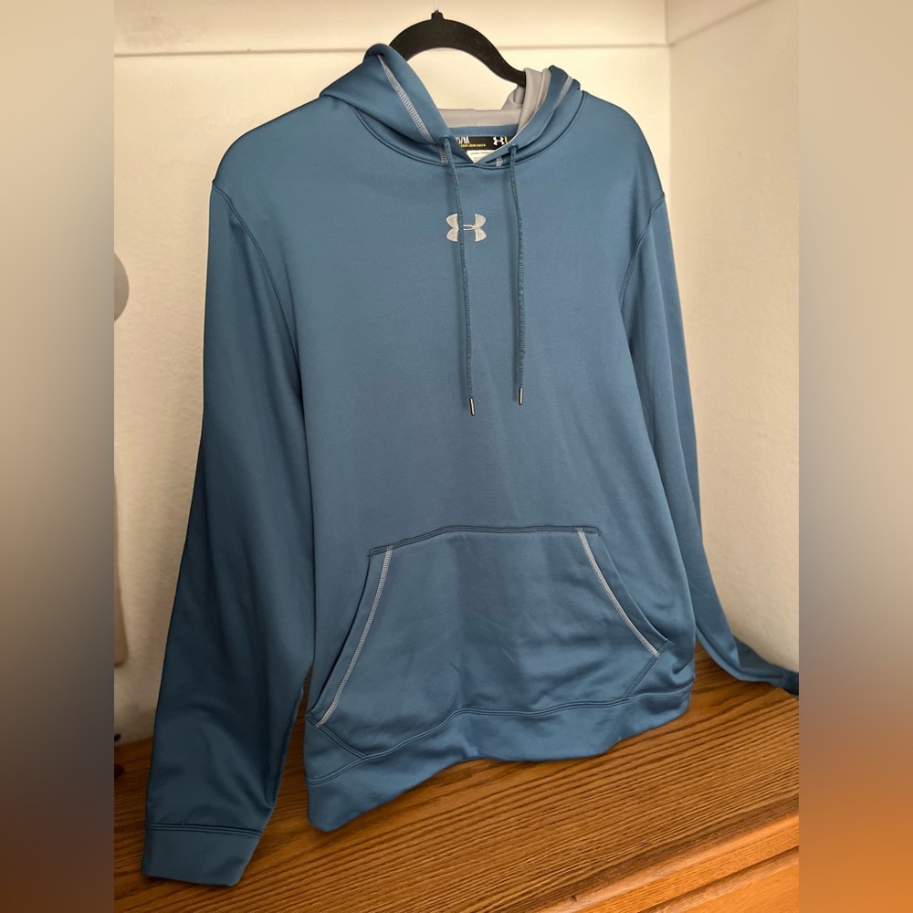 Under Armour hooodie (M)